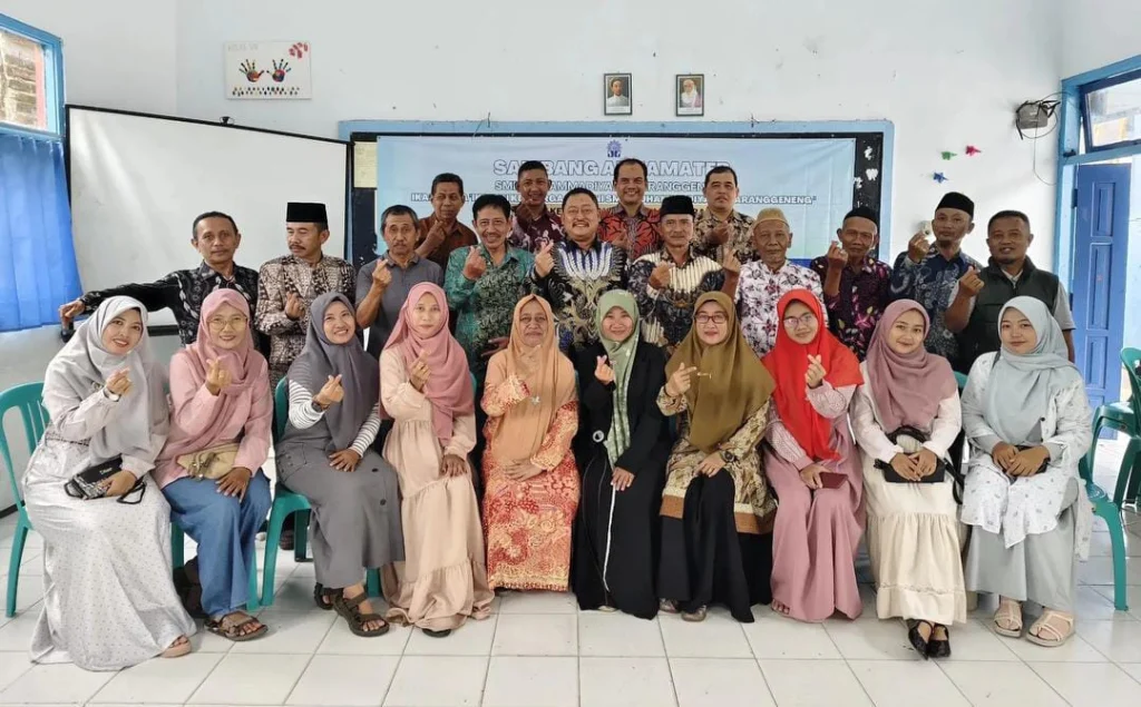Anggota DPRD Jatim Sambang dan Sumbang SMPM 5 Karanggeneng