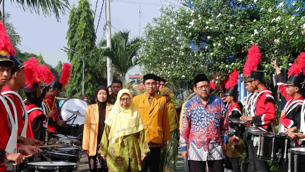 Menggema Irama Juang: Kirab Drumband Iringi Pembukaan Konpida PD IPM Gresik