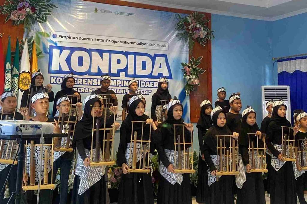 Dari Getaran Bambu ke Gema Pemikiran: IPM Gresik Wujudkan Konferensi Berbasis Budaya