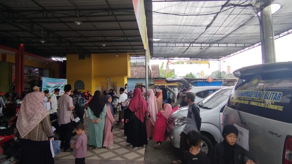 SMK Muhammadiyah 1 Blitar Tebar Manfaat, Dukung Belanja Bareng Yatim