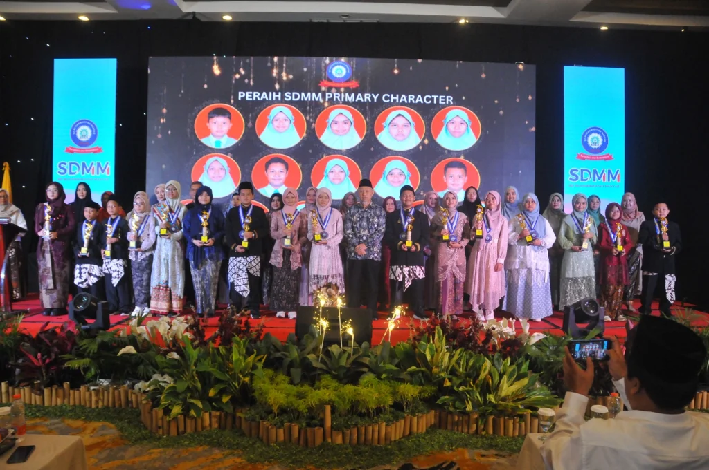 Prestasi Berlimpah Warnai Kelulusan Siswa SDMM Gresik