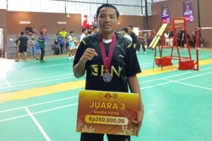 Smash Prestasi! Krisna Wahyu Taklukkan Turnamen Badminton JTampelan 2025