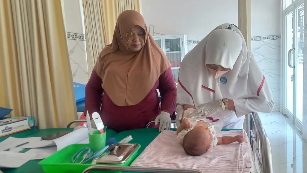 Dari Teori ke Praktik: Mahasiswa Kebidanan UMMAD Uji Kemampuan Pemeriksaan Bayi