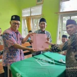 Ketua PRM Takerharjo Ikrar Wakaf Enam Bidang Tanah kepada Muhammadiyah