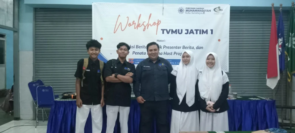 Empat Siswa Berbakat SMK TI Muhammadiyah 11 Paciran Ikuti Workshop Jurnalistik tvMu Jatim 1 di Surabaya