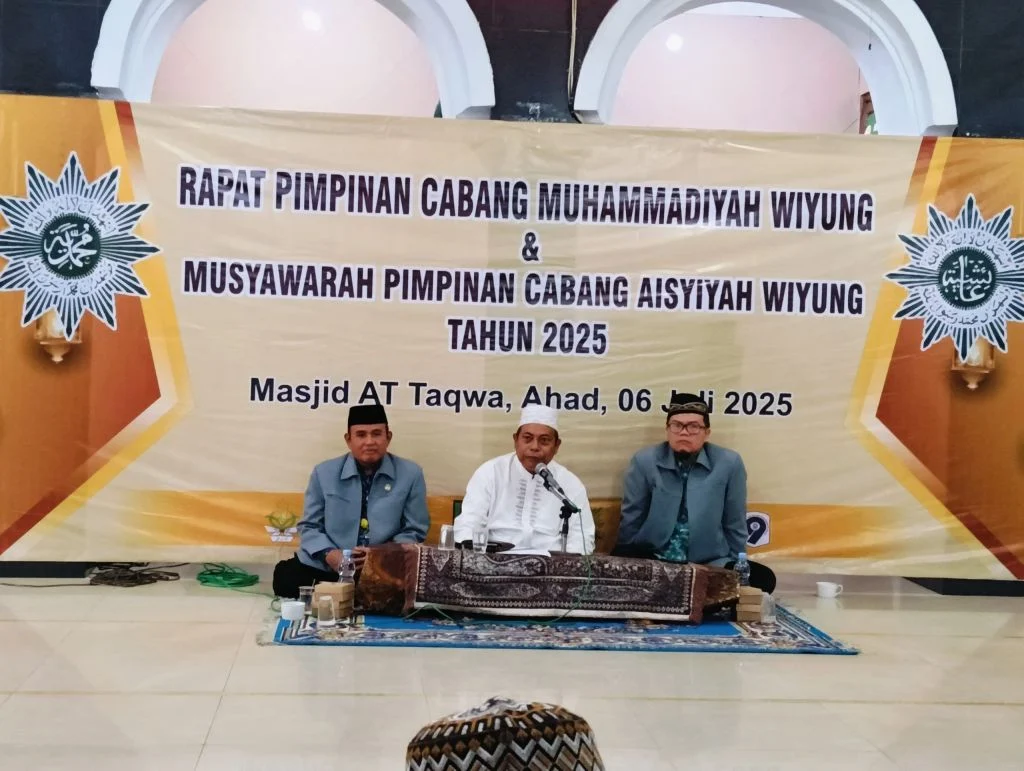 Ketua PDM Surabaya Beri Pencerahan Kajian Ahad Pagi dan Rakerpim PCM Wiyung