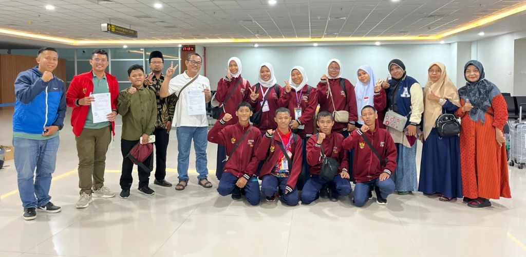 Siswa Sekolah Indonesia Kota Kinabalu Malaysia Resmi Diserahkan ke SMA Muhammadiyah 4 Lamongan