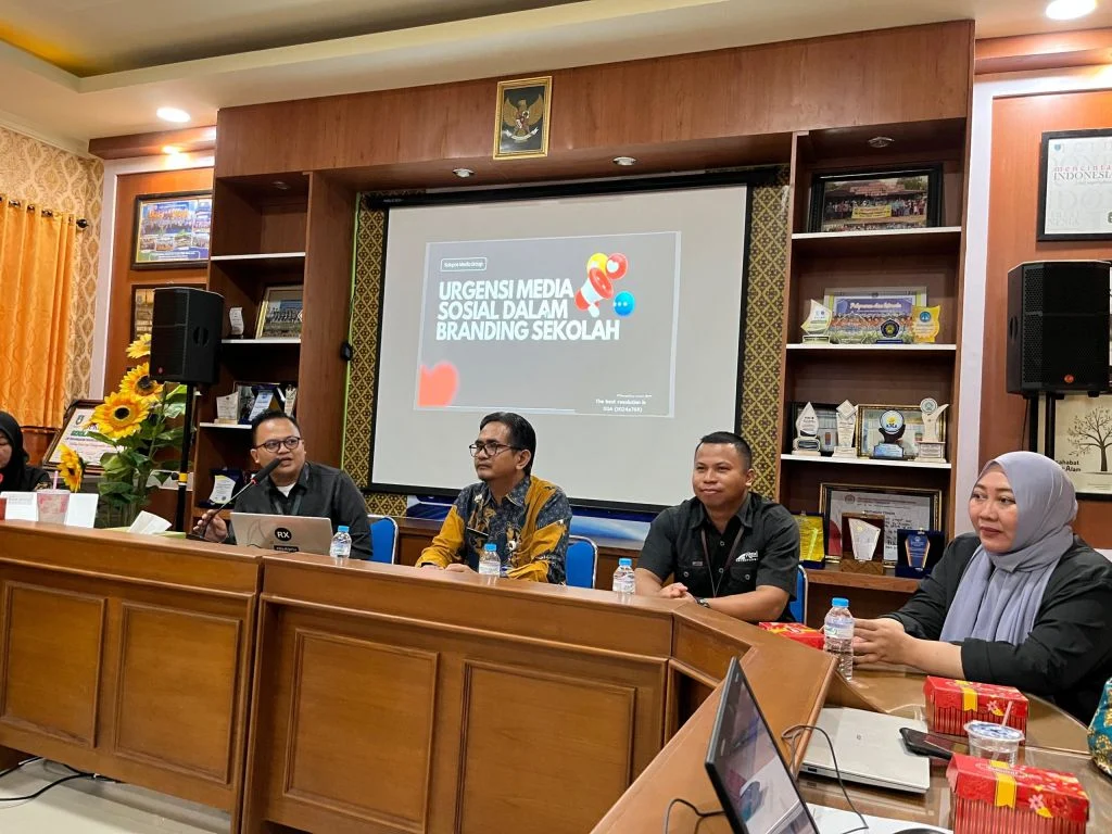 Persiapan Tahun Ajaran Baru, SMP Muhammadiyah PK Gelar Workshop AI dan Media Sosial