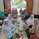 Pensiun Bukan Akhir, Eks Guru SMP Muhammadiyah 1 Surabaya Guncang Batasan Usia Dengan Komunitas KONCO LAWAS