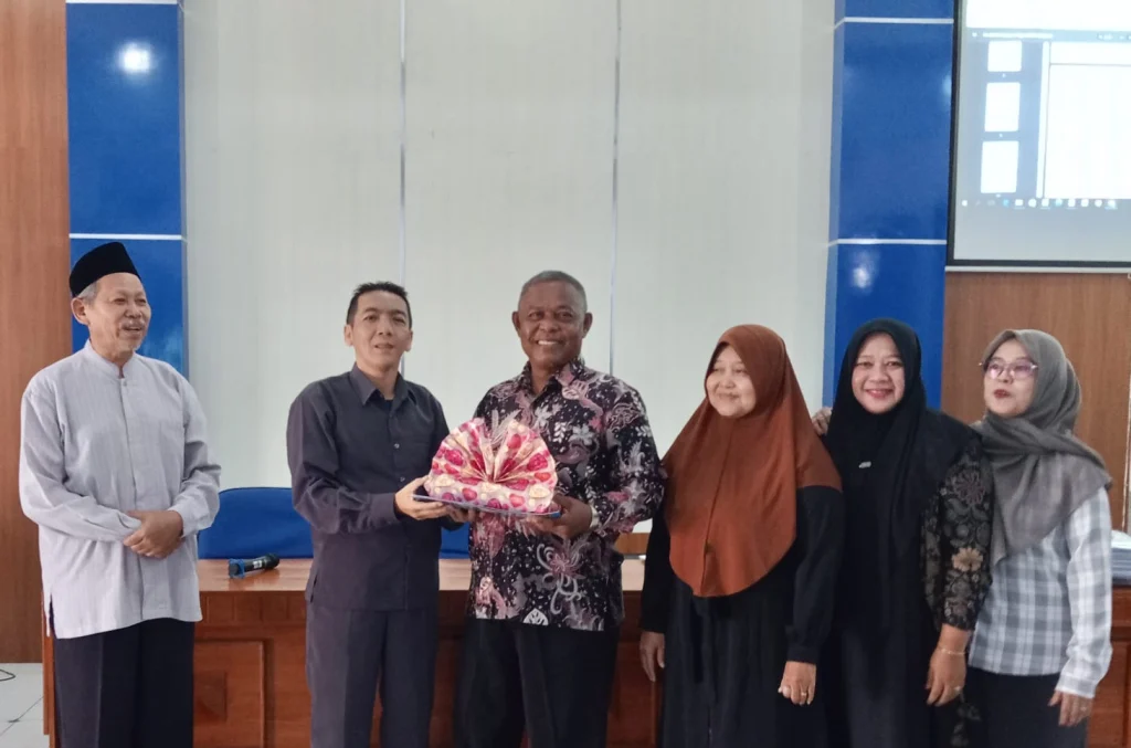 Guru SMK Muda Genteng Jalani Masa Purna Tugas