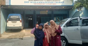 Pertemuan Haru 25 Tahun: Faosa, Guru, dan Ibu Sejati, Kembali Bertemu Sang Murid di SMP Mutub Lamongan