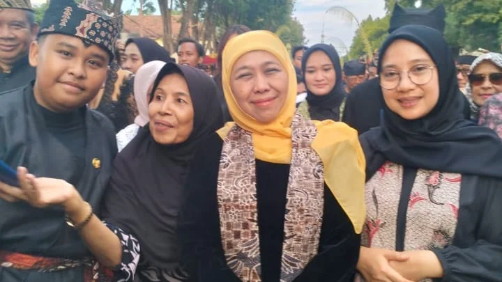 Siswa SMAS Muha Genteng Bersanding dengan Gubernur Jatim di BEC