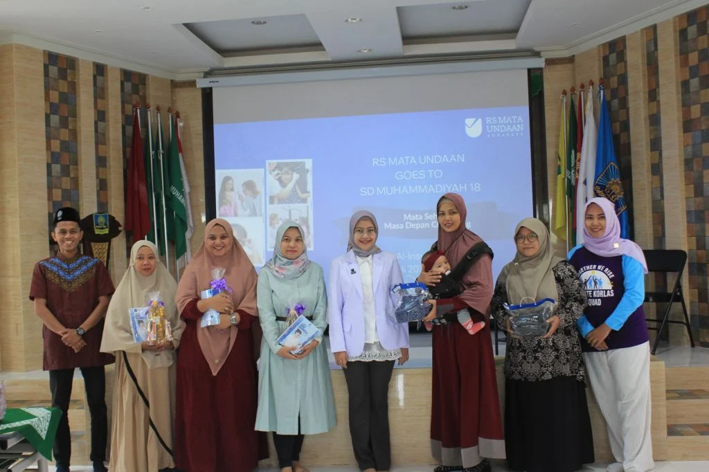 MOOT SD Muhammadiyah 18 Surabaya Berjalan Sukses, Orang Tua Antusias Ikuti Pemeriksaan Mata Gratis