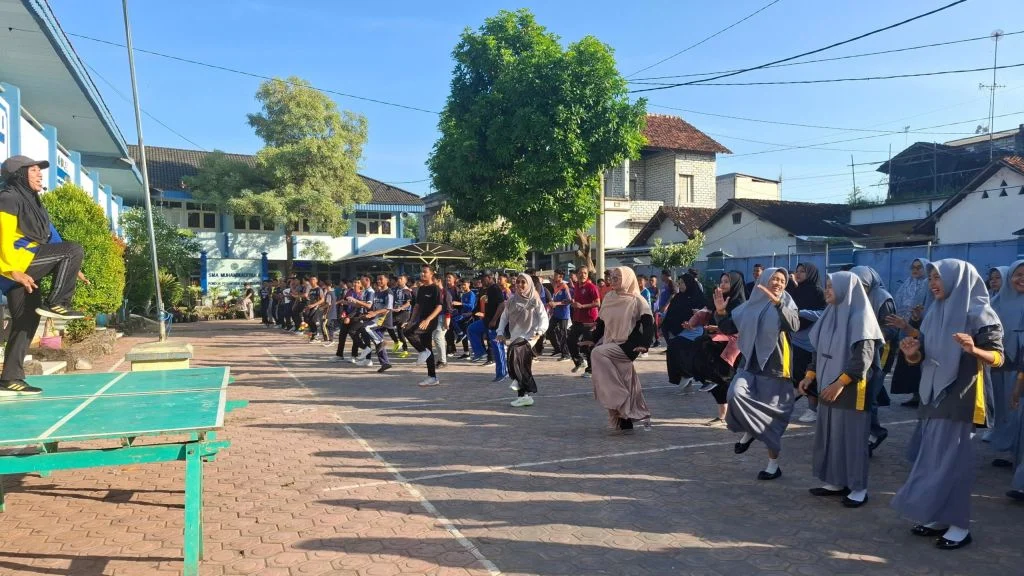 Senam Pagi Ceria Peserta MPLS Smamusix Karangasem, Bangkitkan Semangat Hari Kedua