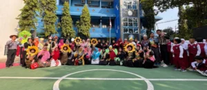 Baju Daur Ulang Ramaikan Pembukaan Kegiatan Marwa SD Ikrom