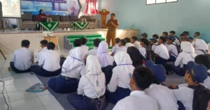 SMK Muhammadiyah 10 Mantup Hadirkan Puskesmas Mantup Bahas Kesehatan Mental dan Bahaya Pergaulan Bebas