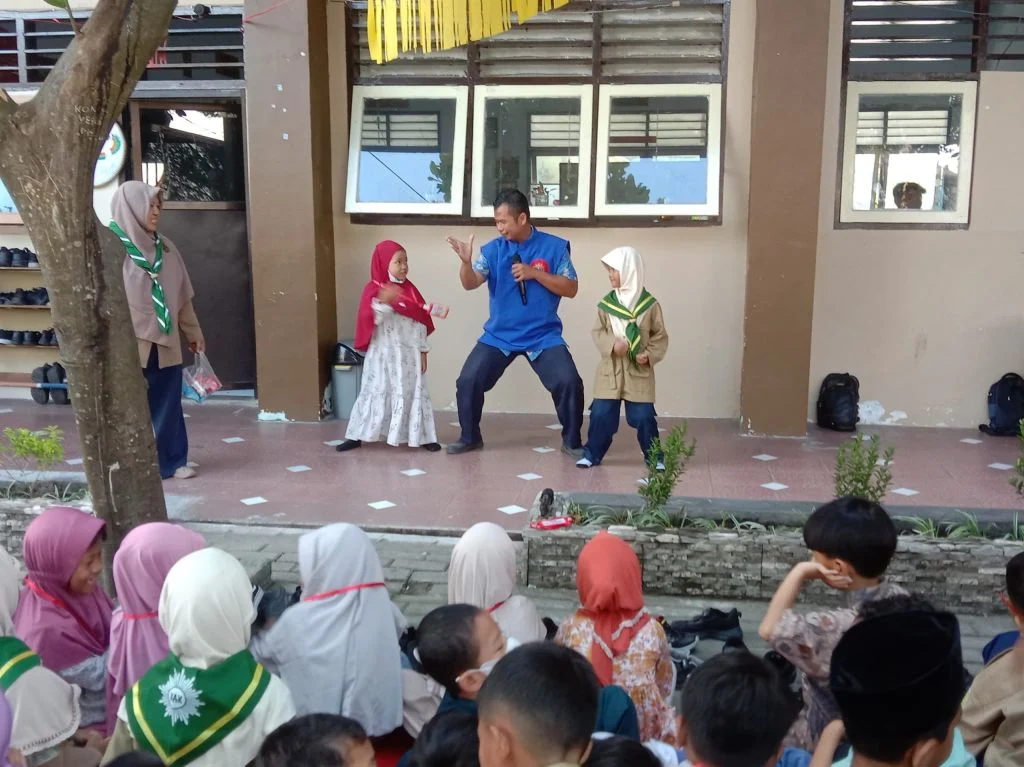 Tapak Suci Goes to School: Sosialisasi Seru di MPLS Ramah SD Muhammadiyah Blitar