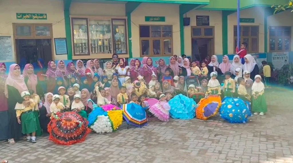 Pawai Payung Hias Menjadi Penutup MPLS PAUD Andalan Karangasem Tahun 2025