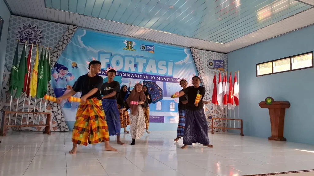 Meriah! Pentas Seni Fortasi SMK Muhammadiyah 10 Mantup Jadi Puncak Ekspresi