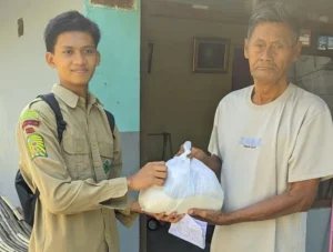 Tumbuhkan Rasa Empati, IPM SMK Muhammadiyah 10 Mantup Gelar Bakti Sosial Pasca Fortasi