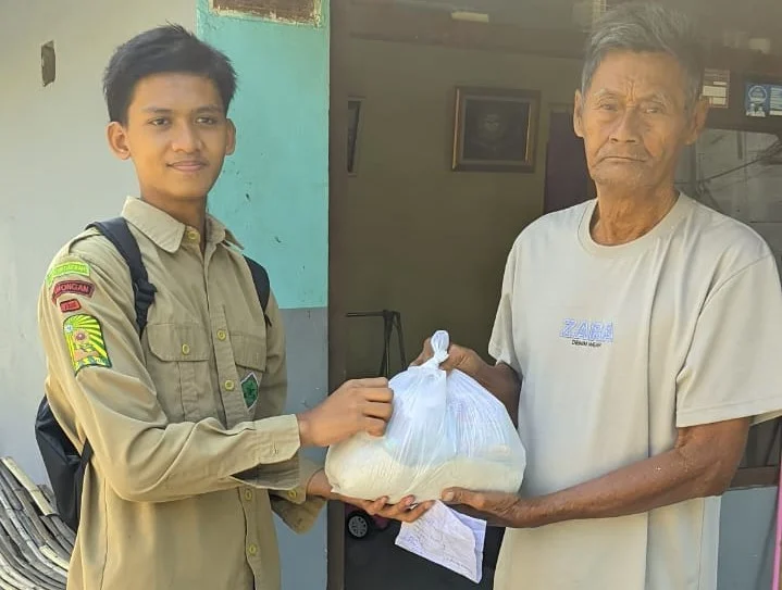 Tumbuhkan Rasa Empati, IPM SMK Muhammadiyah 10 Mantup Gelar Bakti Sosial Pasca Fortasi