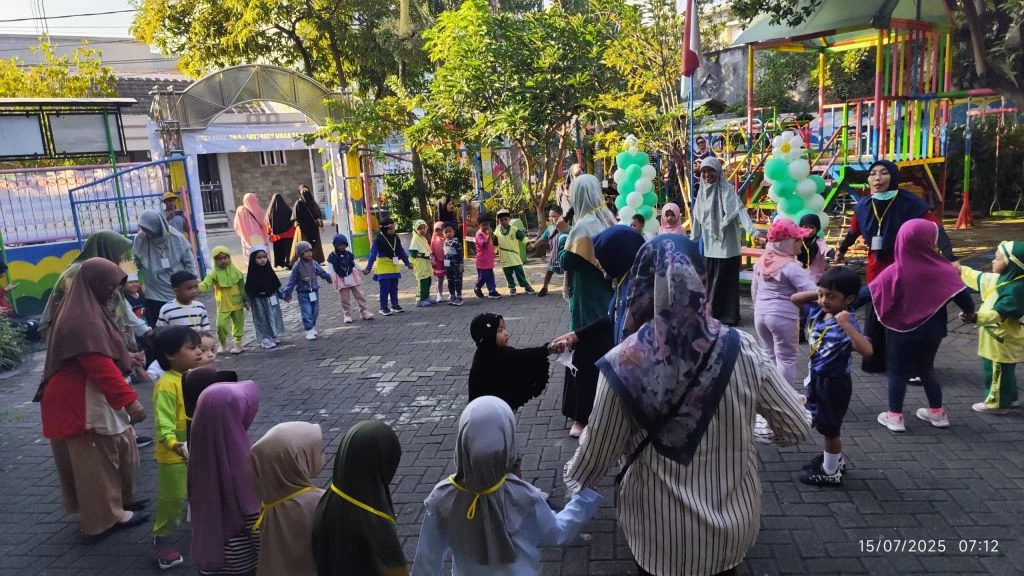 Asyiknya Fun Game mencari teman di Hari Kedua MPLS TK Aisyiyah 36 PPI