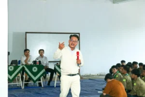 Ketua PW IPM Jatim, Hadir ke SMK Muhlibat: Bagikan Kisah Perjuangan dan Motivasi Hidup kepada Siswa Baru