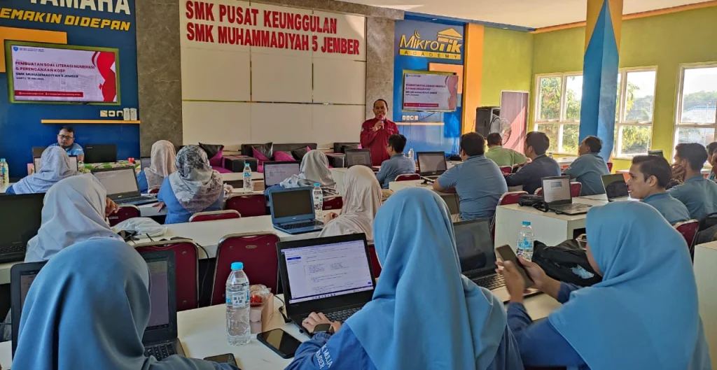 SMK Muhammadiyah 5 Jember Gelar IHT: Siapkan Guru Hadapi Tantangan Kurikulum Baru dengan Soal Literasi Numerasi Inovatif