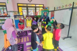 MPLS TK Aisyiyah 36 PPI Ukir Kenangan lewat Kostum Makanan Sehat