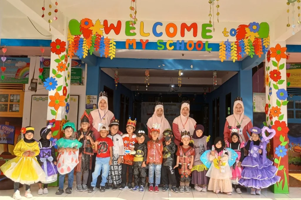 Dari Sampah Jadi Karya, Siswa TK Aisyiyah 23 Mojopetung Unjuk Kreativitas