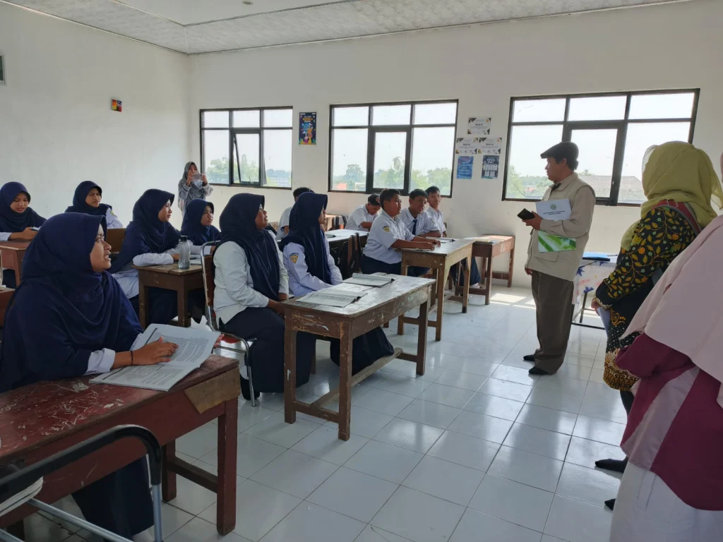Sekolah Kekeluargaan Versi SMPM 8 Gresik: Harmoni Kesehatan dan Lingkungan