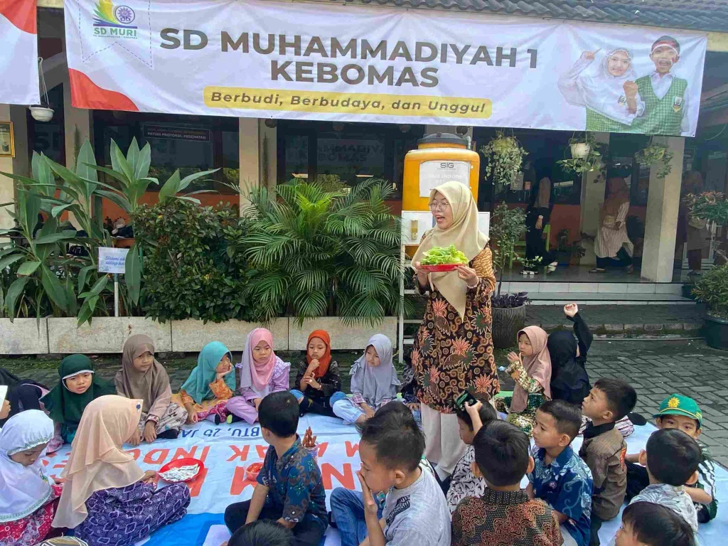 Siswa SD Muri Antusias Bikin Sandwich sambil Belajar Manfaat Sayuran