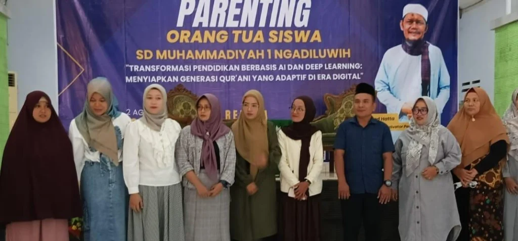 Parenting SD Muhammadiyah 1 Ngadiluwih: Menyatukan Visi Pendidikan Keluarga dan Sekolah di Era Digital
