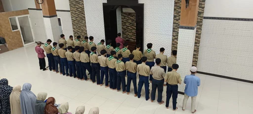 Awali Hari dengan Cahaya: Shalat Dhuha Jadi Rutinitas Siswa SMAMSA