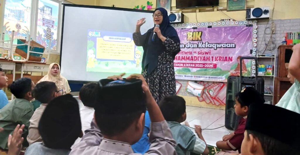 Adab Islami di Hati: Siswa Kelas 2 SD Muhammadiyah 1 Krian Belajar Menguap dan Bersin dengan Sopan
