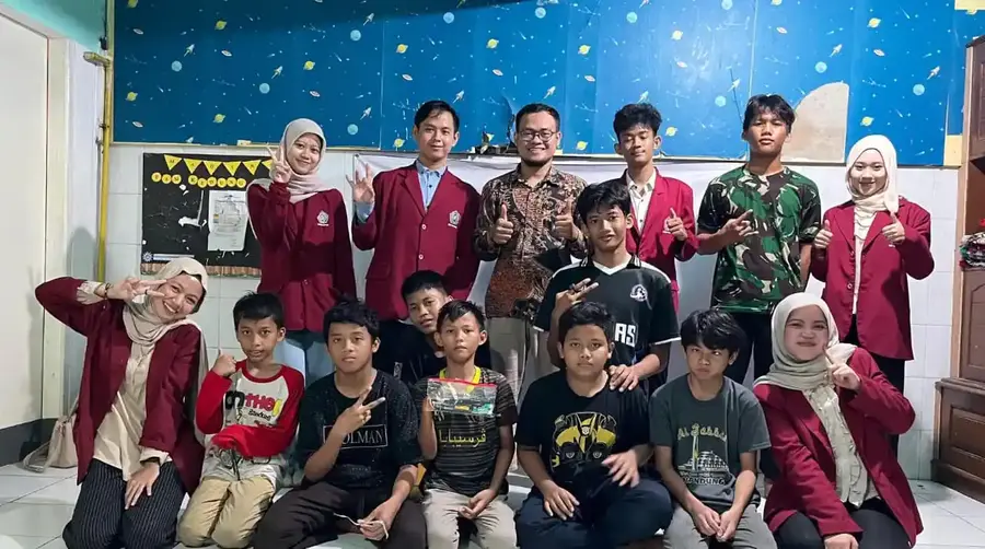 Mahasiswa Keperawatan UM Surabaya Gelar Edukasi Menuntut Ilmu dan Pencegahan HIV di LKSA Muhammadiyah Rungkut