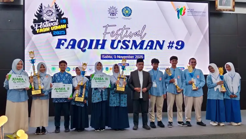 Dua Siswi Spemutu Gresik Tembus Podium Juara KTI Festival Faqih Usman