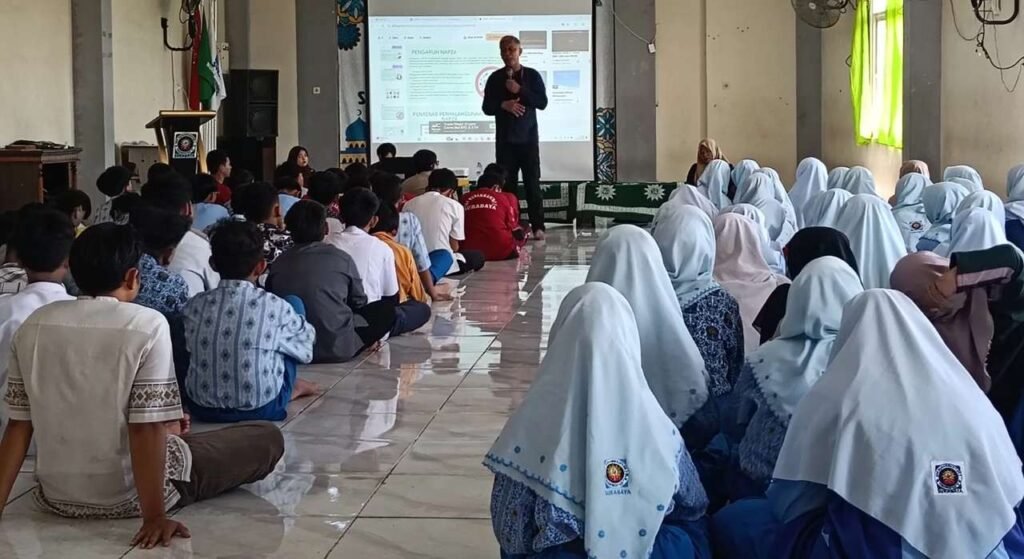 SMP Muhammadiyah 1 Surabaya Gandeng LSM Blass Gelar Sosialisasi Bahaya Narkoba