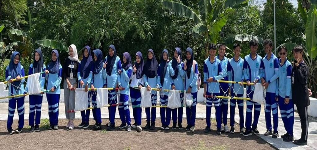 Anggota Baru PMR Wira SMA Muha Genteng Dapatkan Slayer Melalui Empat Ujian Mental