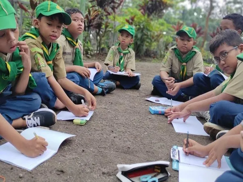 Student Scout Camp 2K25 SD IKROM Tanamkan Banyak Karakter Baik