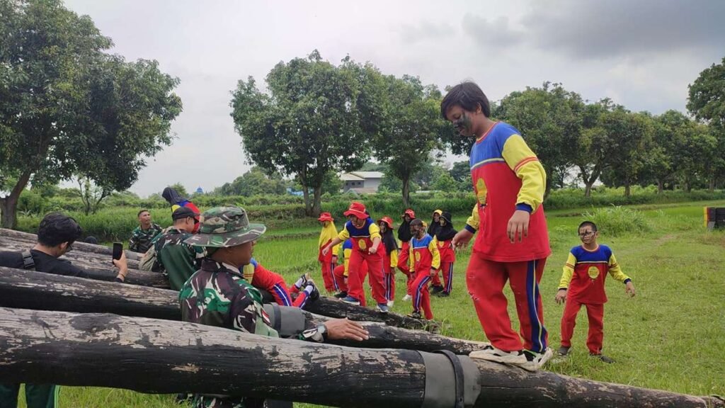 Rappling 30 Meter; Jiwa Kesatria Tumbuh dari Semangat Siswa Sekolah Kreatif Baratajaya