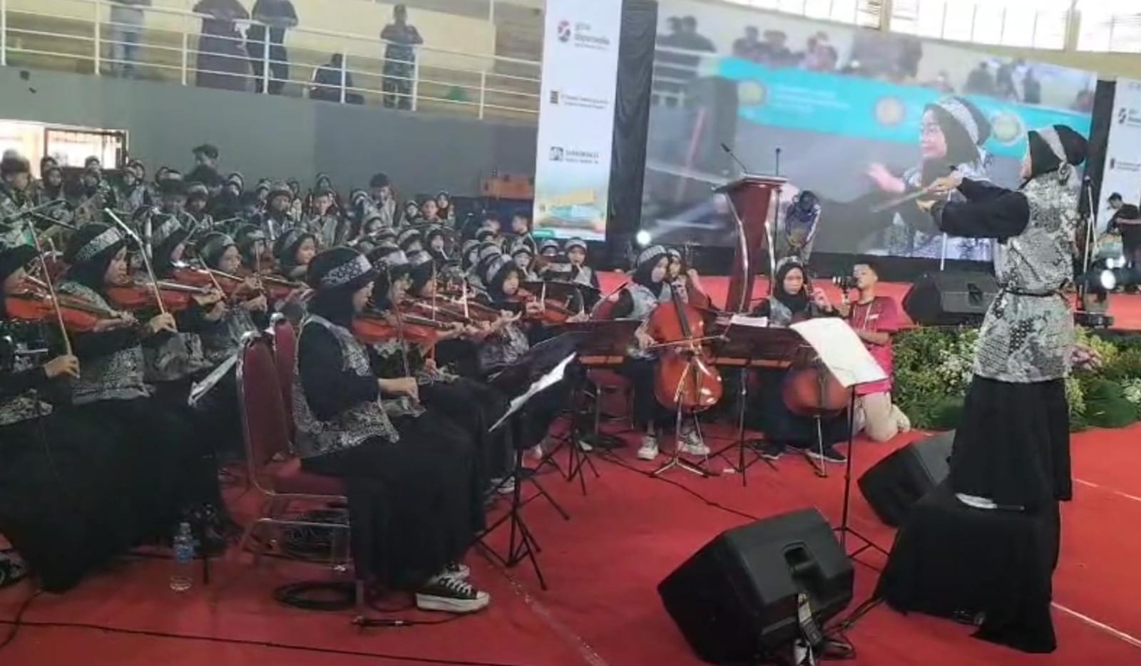 Gema Gita Surya Kencana Menggetarkan Gelora Delta: Harmoni Cinta Negeri dari SD Mumtaz