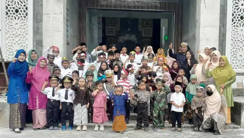 Semarak Kostum Pahlawan Warnai Peringatan Hari Pahlawan di MIM 12 dan PAUD ‘Aisyiyah Centini