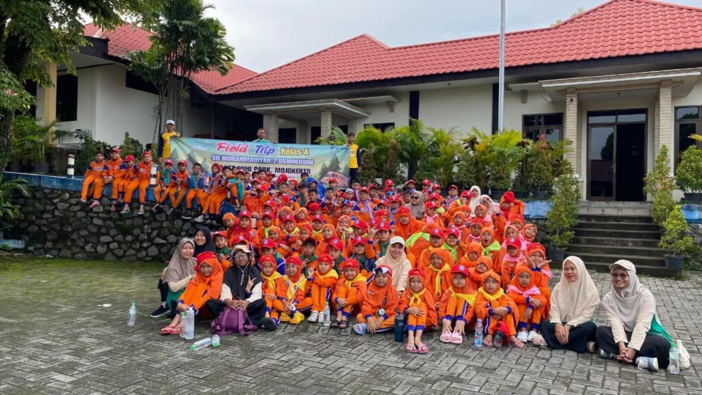 Field Trip Kelas 4 SD Muhammadiyah 2 Bojonegoro Tanamkan Nilai Anti-Bullying dan Kekompakan Siswa
