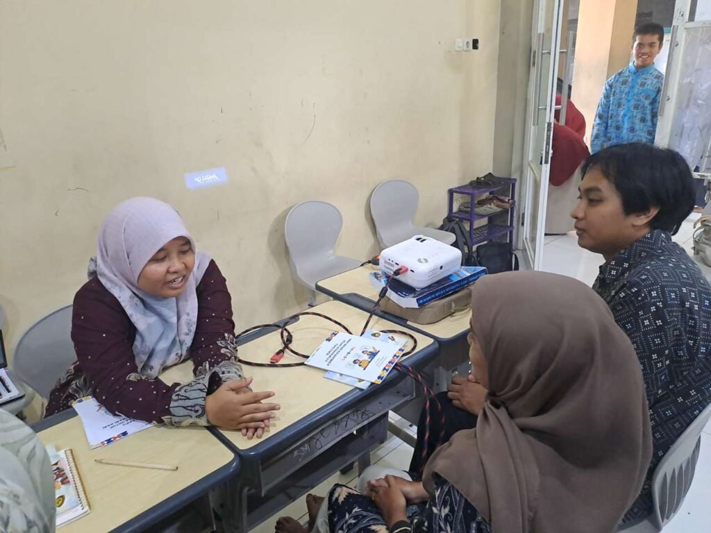 Dosen UM Surabaya Tingkatkan Komunikasi Siswa Autis Melalui Aplikasi Talkisme di SMA Muhammadiyah 10 Surabaya