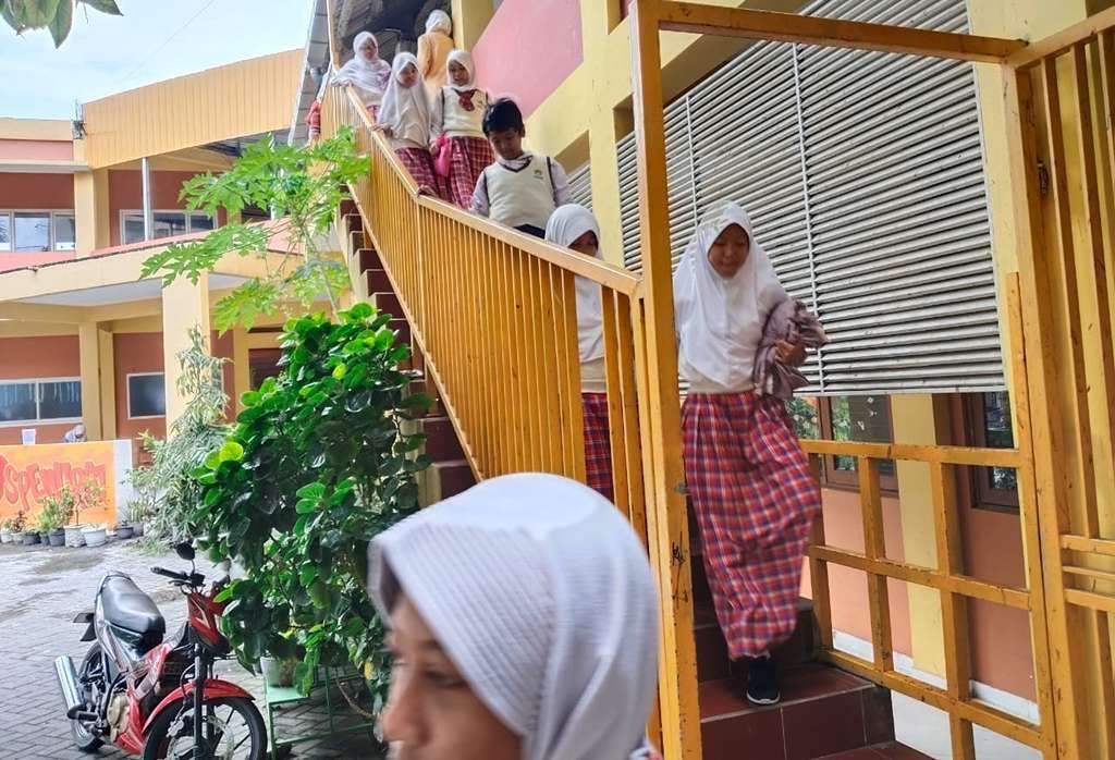 Di Spemupat, Siswa Kelas VI SD Almadany Disambut dengan Tampilan Marching Band