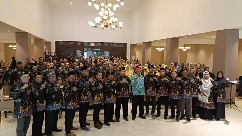 SMP Muhammadiyah 1 Surabaya Ikuti Rakor dan Upgrading MGMP dan MGBK di Mojokerto