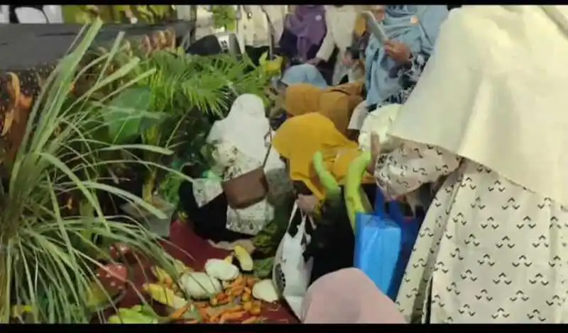 Dekor hasil Pertanian Ranting Karangwungu Lor Diserbu Jamaah Pengajian Muhammadiyah