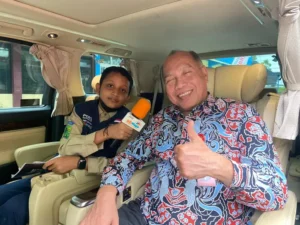 Surprise, Wartawan Cilik SD Muga Bisa Wawancarai Pak Deputi di Dalam Mobil Alphard
