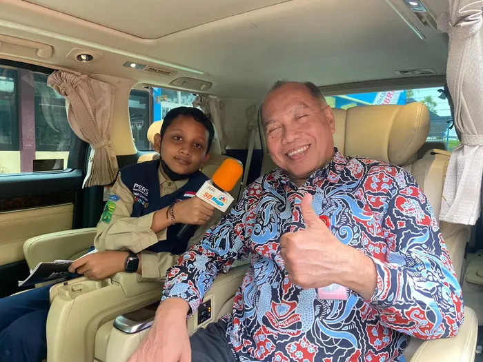 Surprise, Wartawan Cilik SD Muga Bisa Wawancarai Pak Deputi di Dalam Mobil Alphard